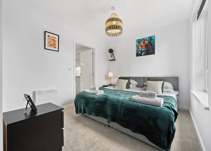 Fantastic Near Centre! *