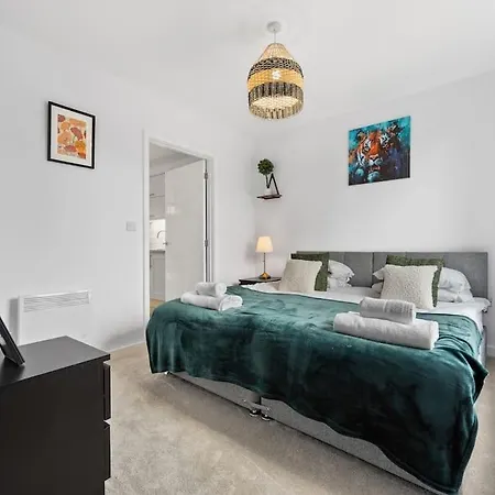 Fantastic Near Centre! *